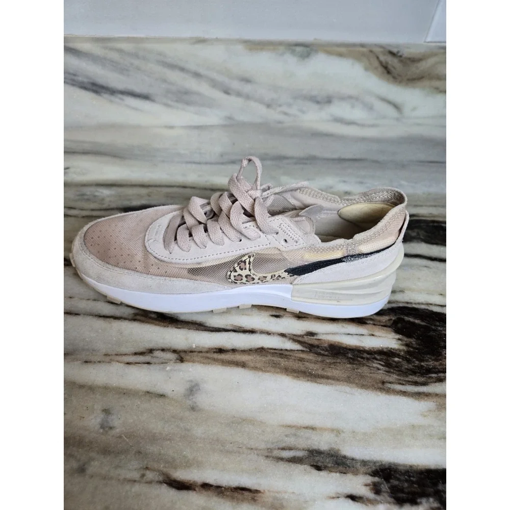 Nike very minimal
